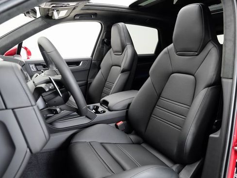 New 2026 Porsche Cayenne GTS image 5