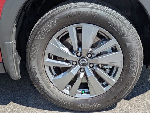 Used 2024 Nissan Pathfinder SV w/ SV Premium Package FWD image 21
