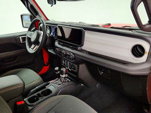 Used 2025 Jeep Wrangler Unlimited Sahara w/ Safety Group AWD/4WD image 24