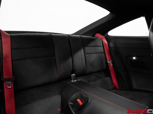 Used 2024 Porsche 911 Carrera GTS w/ Premium Package image 39