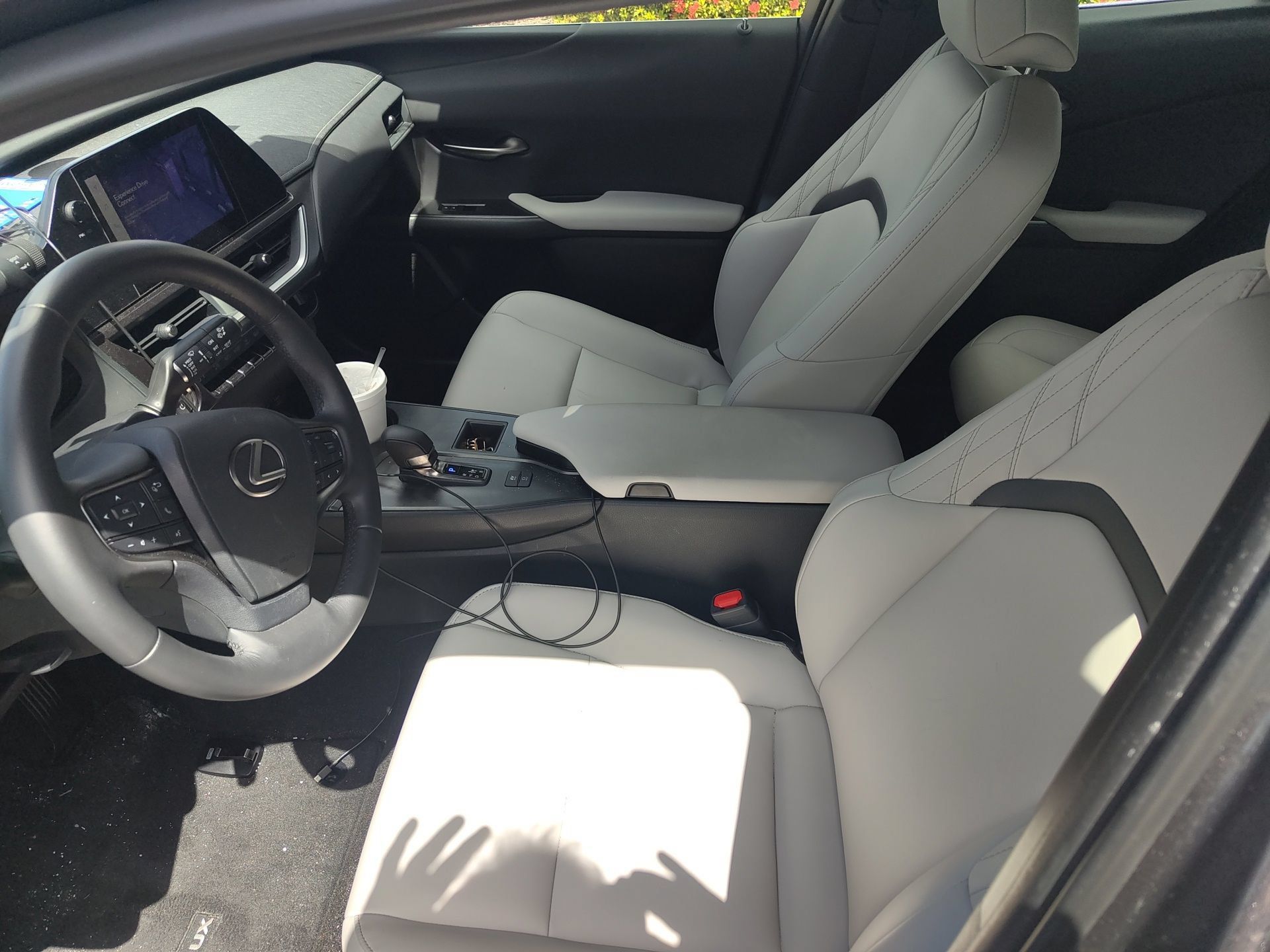 Used 2025 Lexus UX 300h FWD w/ Accessory Package (Z2) image 17