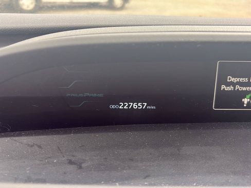 Used 2018 Toyota Prius Prime Plus w/ Carpet Mat Package FWD image 8
