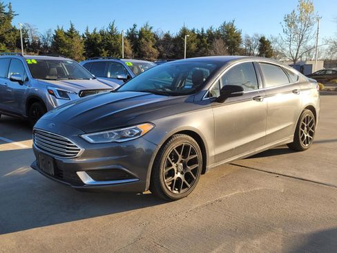 Used 2018 Ford Fusion SE w/ Fusion SE Technology Package image 1