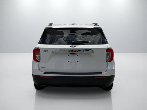 Used 2024 Ford Explorer XLT RWD image 6