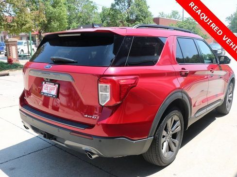 Used 2022 Ford Explorer XLT w/ Equipment Group 202A image 6
