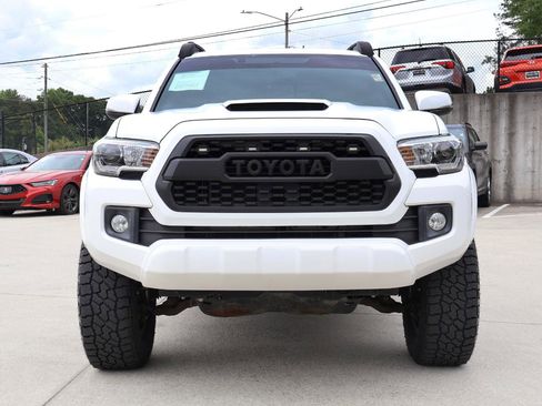 Used 2017 Toyota Tacoma TRD Sport w/ Premium & Technology Package AWD/4WD image 10