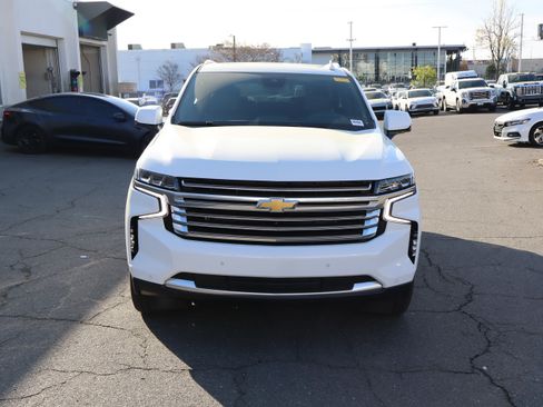 Used 2024 Chevrolet Tahoe High Country image 3