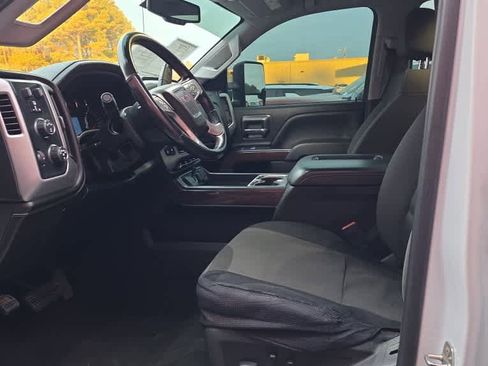 Used 2018 GMC Sierra 2500 SLE w/ SLE Preferred Package image 2