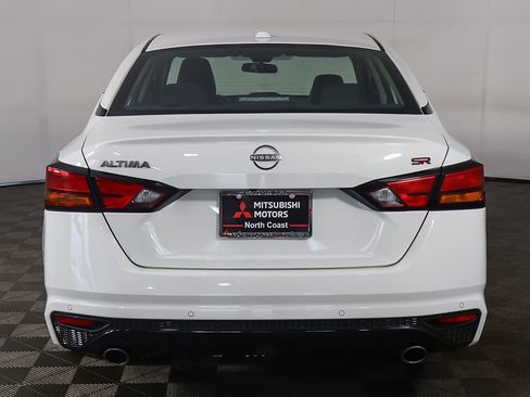 Used 2024 Nissan Altima 2.5 SR FWD image 9