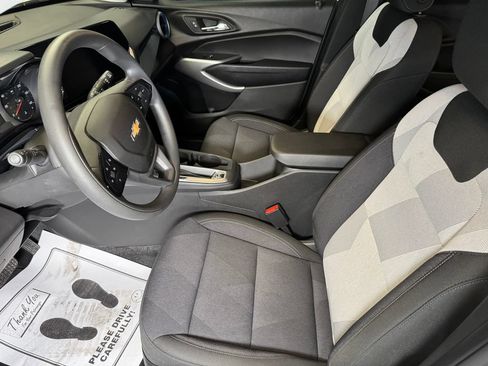 Used 2025 Chevrolet Trax LS w/ LS Convenience Package FWD image 20