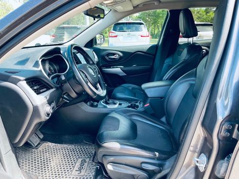 Used 2018 Jeep Cherokee Trailhawk w/ Cold Weather Group AWD/4WD image 11