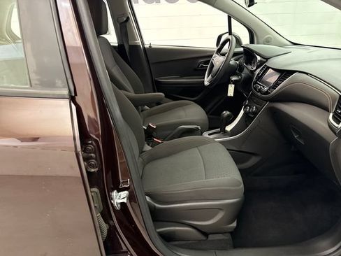 Used 2021 Chevrolet Trax LS FWD image 24