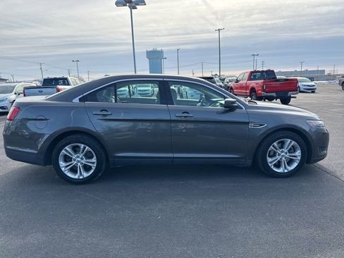 Used 2018 Ford Taurus SE image 4