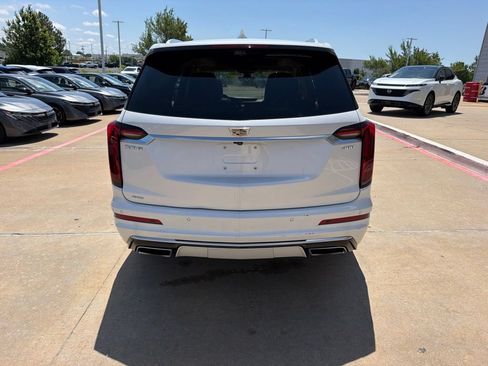 Used 2021 Cadillac XT6 Premium Luxury w/ Platinum Package AWD/4WD image 4