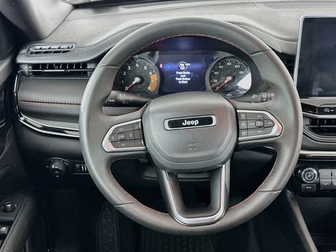 Used 2025 Jeep Compass Trailhawk AWD/4WD image 18
