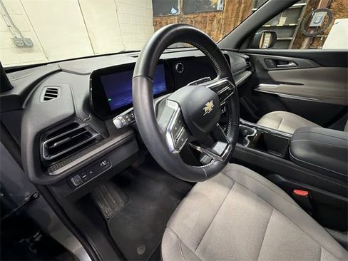 Certified 2025 Chevrolet Traverse LT image 11