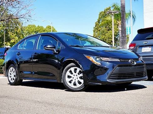 Used 2025 Toyota Corolla LE image 2