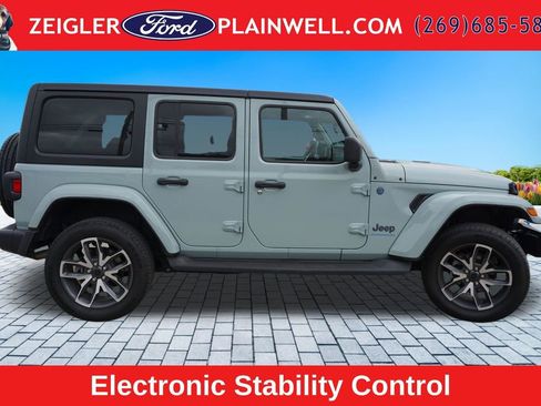 Used 2024 Jeep Wrangler Unlimited AWD/4WD image 6
