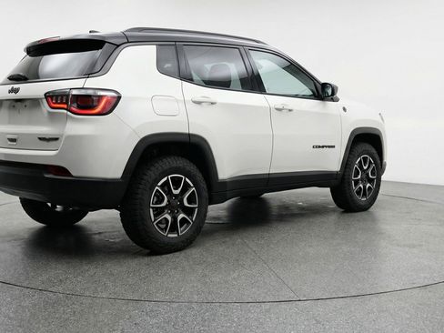 Used 2025 Jeep Compass Trailhawk image 9