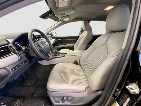 Used 2020 Toyota Camry SE image 21