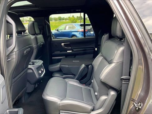 Used 2025 Ford Expedition Max Platinum w/ Stealth Performance Package AWD/4WD image 11