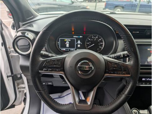 Used 2020 Nissan Kicks SR image 7