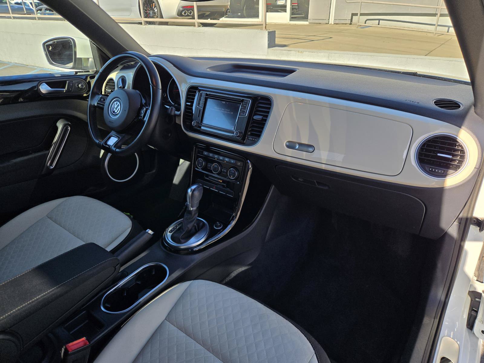 Used 2019 Volkswagen Beetle 2.0T SE FWD image 28