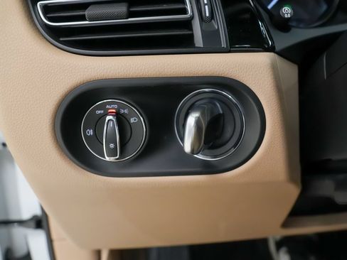 Certified 2023 Porsche Macan AWD/4WD image 24