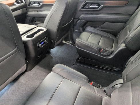 Used 2025 GMC Yukon XL Denali AWD/4WD image 21