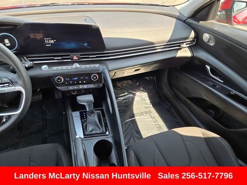 Used 2024 Hyundai Elantra SEL FWD image 16