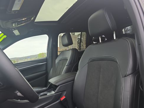 New 2026 Jeep Grand Cherokee Altitude AWD/4WD image 12