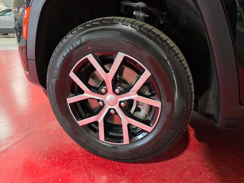 Used 2024 Jeep Grand Cherokee L Limited w/ Luxury Tech Group II image 10