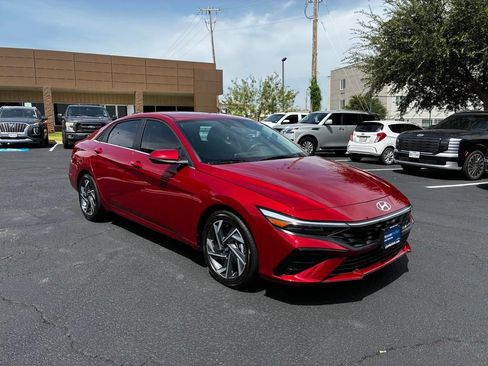 Used 2025 Hyundai Elantra Limited FWD image 7