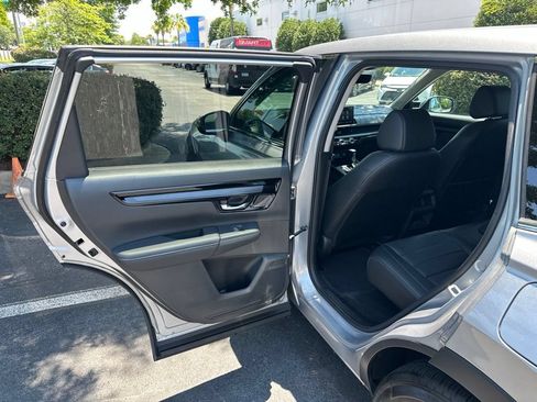 Used 2025 Honda CR-V EX-L image 11
