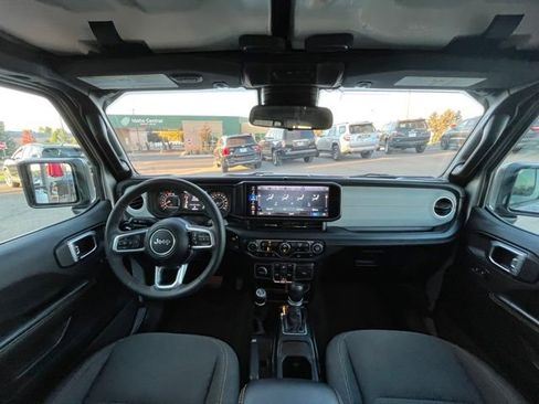 Used 2024 Jeep Wrangler Unlimited Sahara AWD/4WD image 29