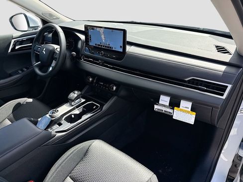 New 2026 Mitsubishi Outlander ES FWD image 29