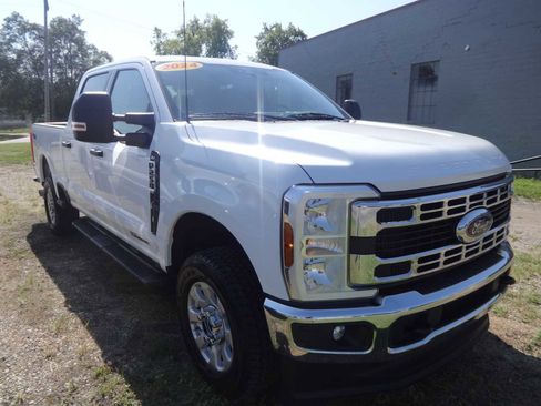 Used 2024 Ford F250 XLT image 1