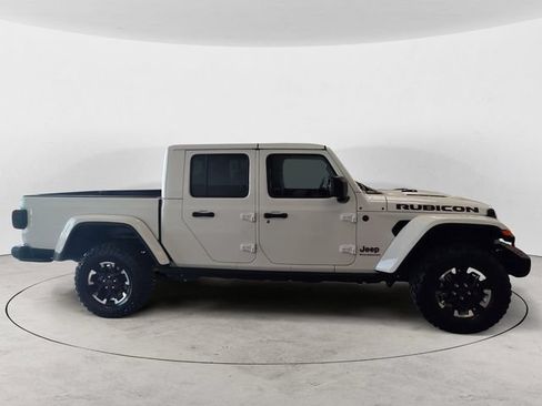 Used 2025 Jeep Gladiator Rubicon AWD/4WD image 4