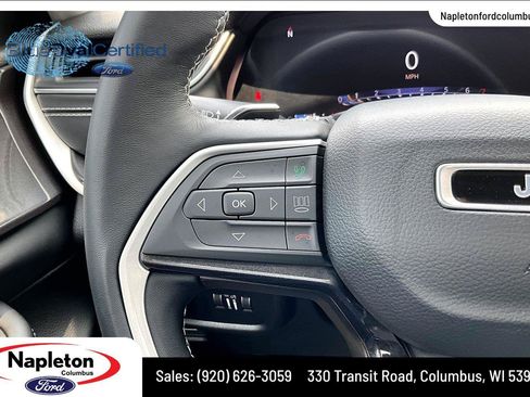 Used 2022 Jeep Grand Cherokee Laredo w/ Luxury Tech Group I AWD/4WD image 19