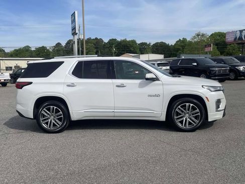 Used 2022 Chevrolet Traverse High Country FWD image 2
