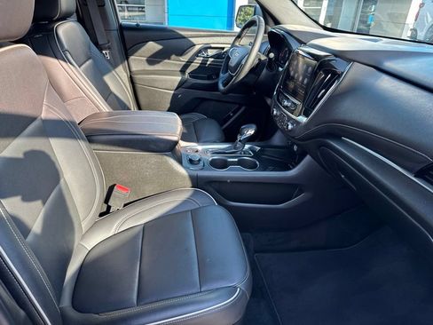 Used 2023 Chevrolet Traverse Premier FWD image 10