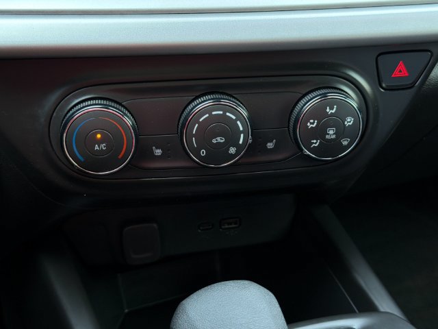 Used 2024 Chevrolet Trax RS FWD image 20