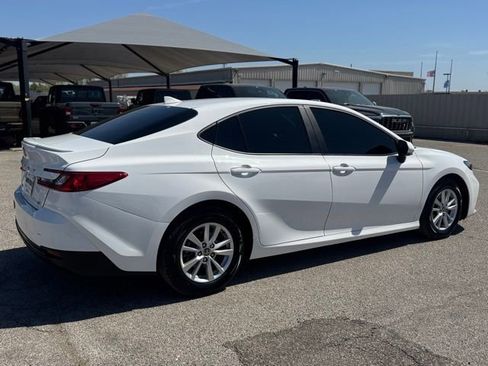 Used 2025 Toyota Camry LE w/ Convenience Package image 6