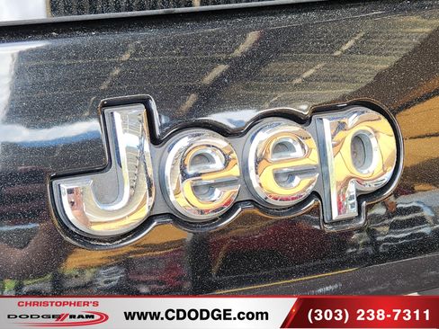 Used 2019 Jeep Cherokee Limited w/ Technology Group FWD image 22