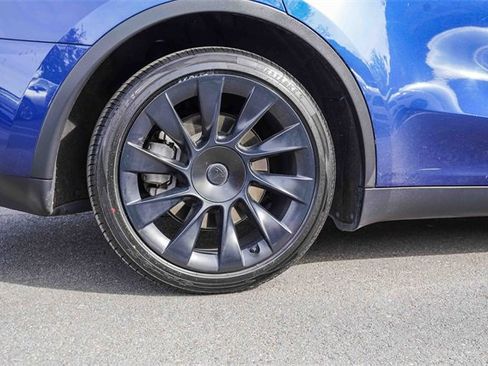 Used 2023 Tesla Model Y Long Range image 8