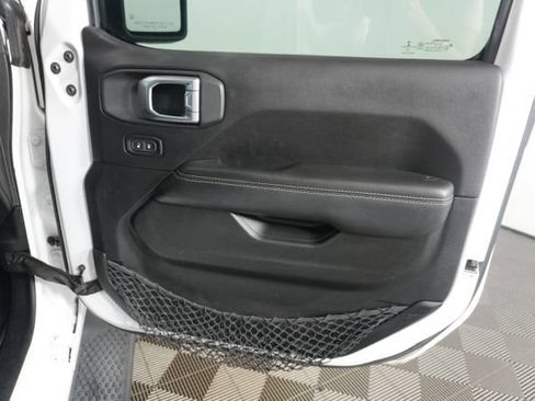 Used 2020 Jeep Wrangler Unlimited Sahara AWD/4WD image 28