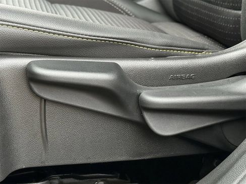 Certified 2025 Chevrolet Trax LT image 22