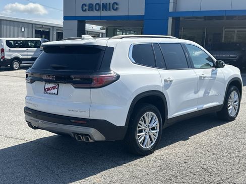 Used 2026 GMC Acadia Elevation w/ Elevation Premium Package FWD image 3
