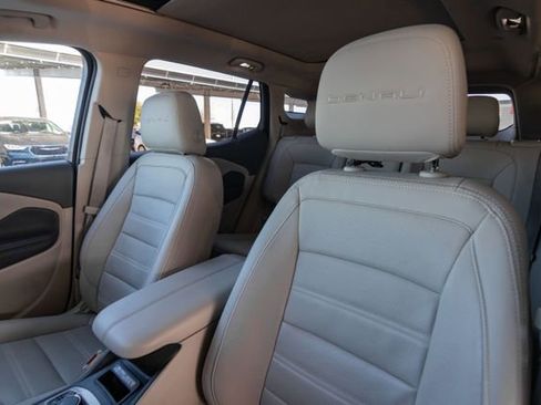 Used 2023 GMC Terrain Denali w/ Denali Premium Package image 9