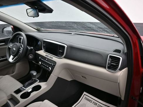 Used 2022 Kia Sportage LX image 9
